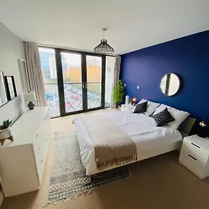 https://stewart-st-james-walk-apartment.cardiffhotelswales.com