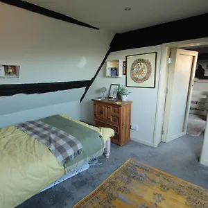 https://cross-cottage.cardiffhotelswales.com