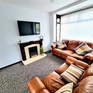 https://modern-3-bedroom-house-close-to-the-city-centre.belfasthotelsireland.com